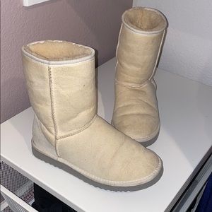 Off-White Short Uggs